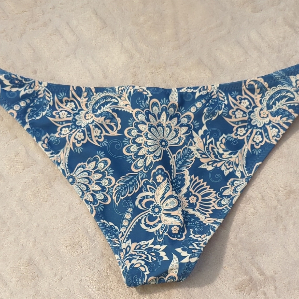 Cupshe Blue and Cream Bikini Bottom - Picture 5 of 5